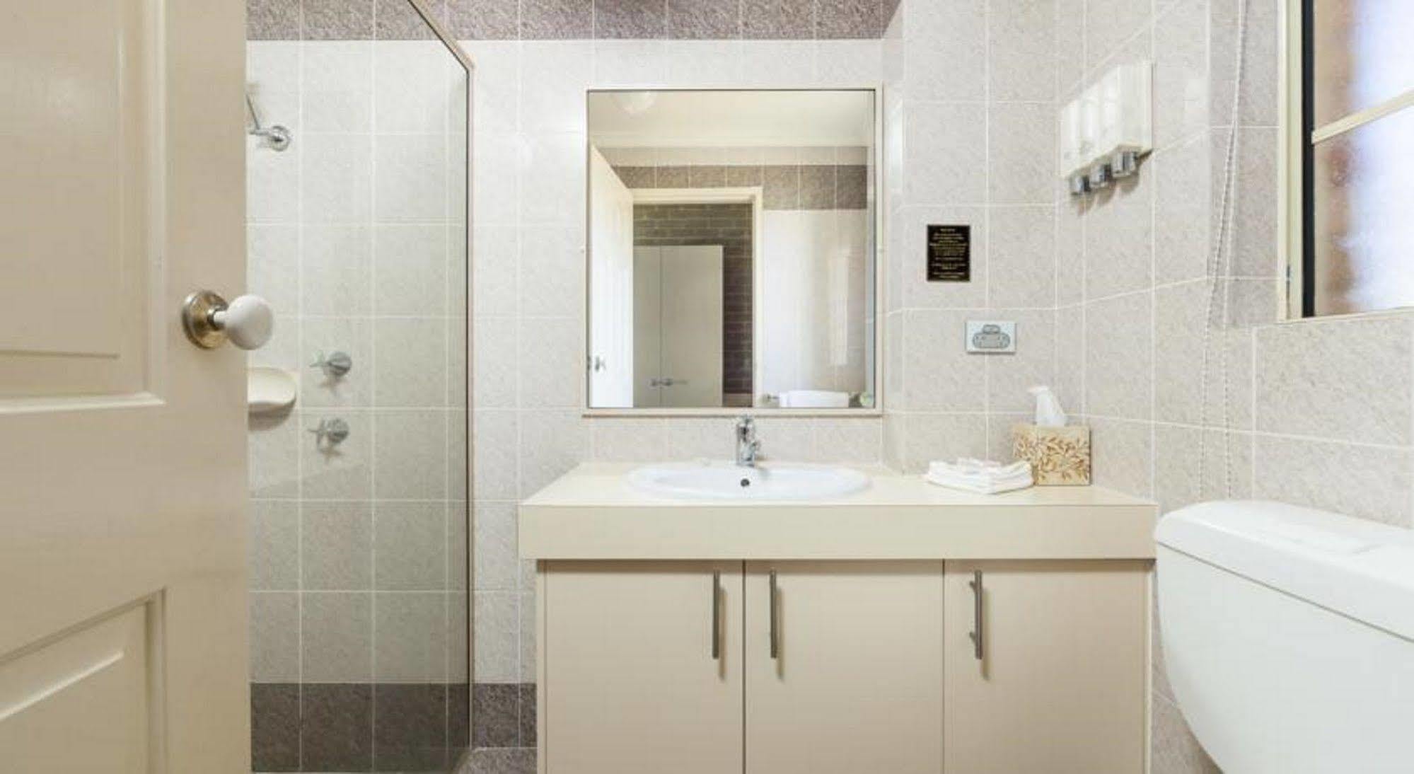Grand Manor Motor Inn Queanbeyan Eksteriør bilde